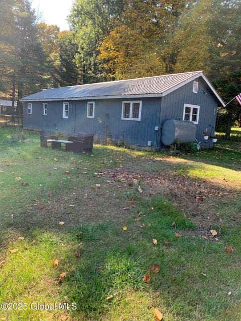 326 Middle Road, photo 3