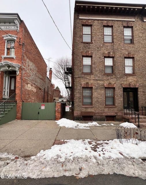 373 Hudson Avenue, photo 1