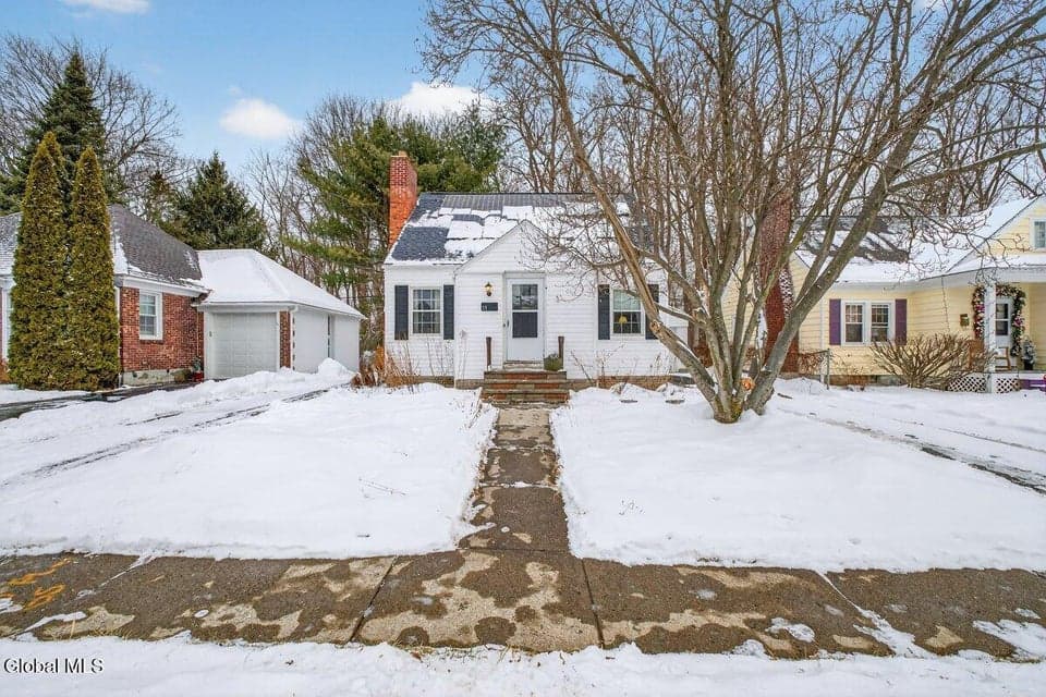 11 Crescent Drive, photo 1