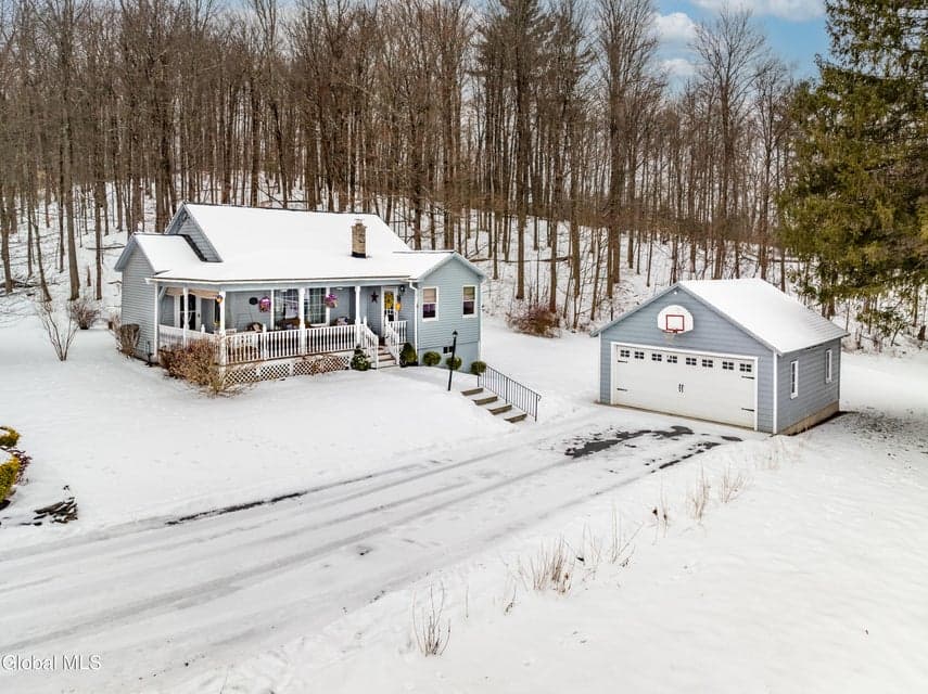 561 Herrington Road, photo 1