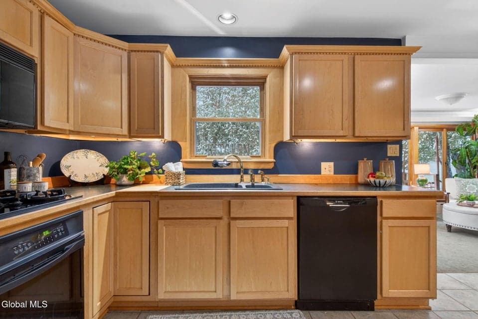 123 Sanford Street, photo 5