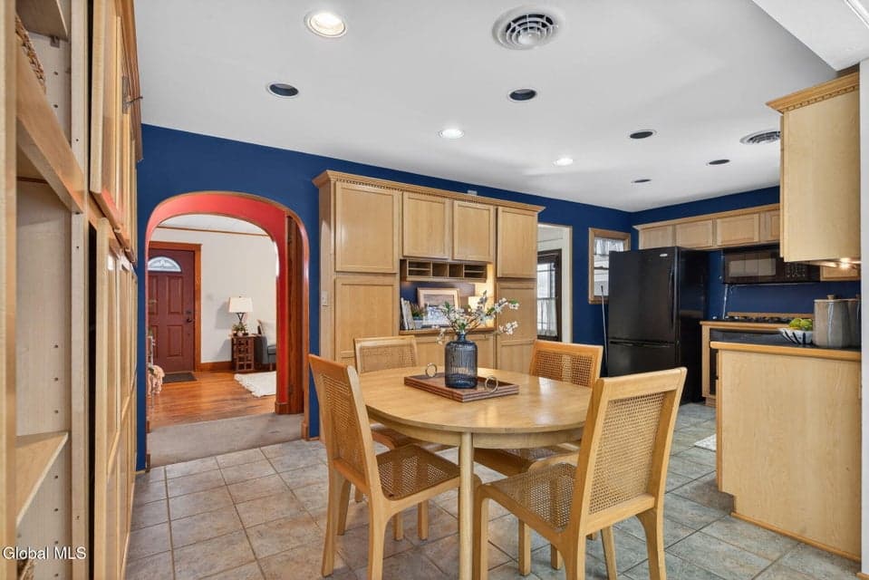123 Sanford Street, photo 3