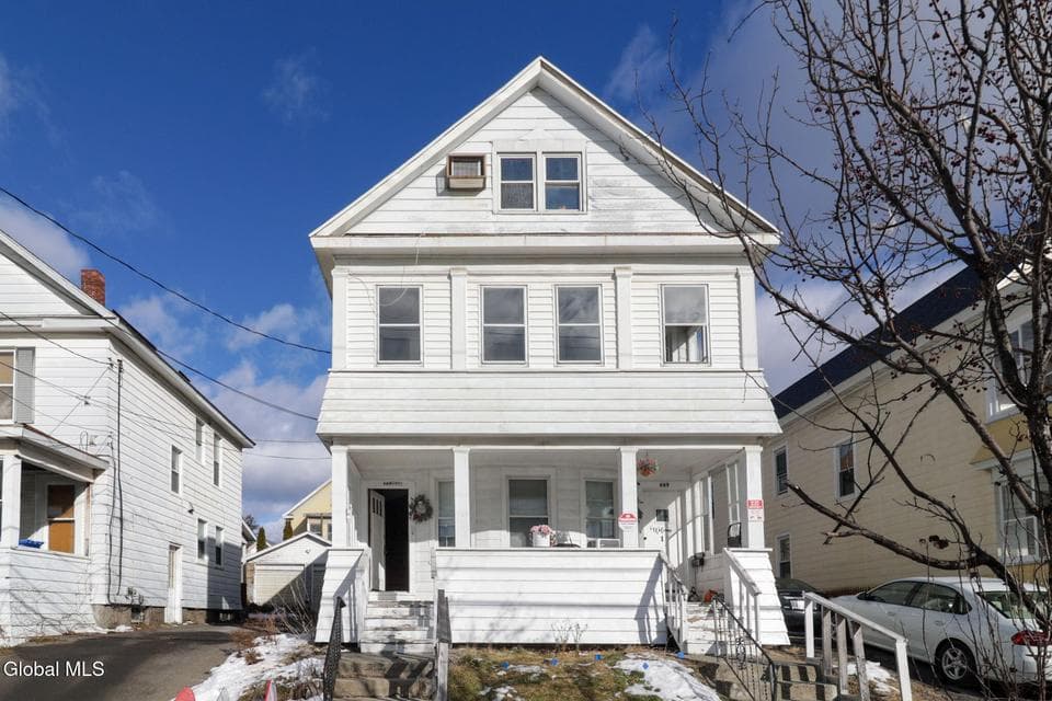669 Washington Avenue, photo 1