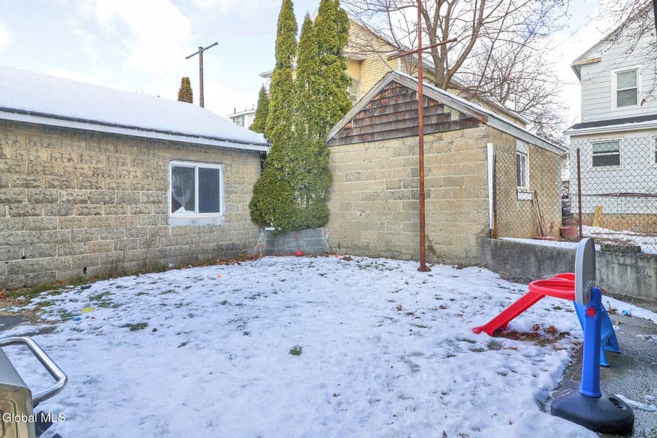 669 Washington Avenue, photo 3