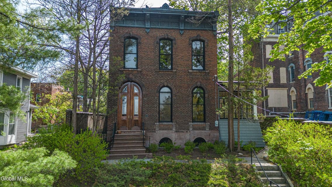 198 9th Street, photo 1