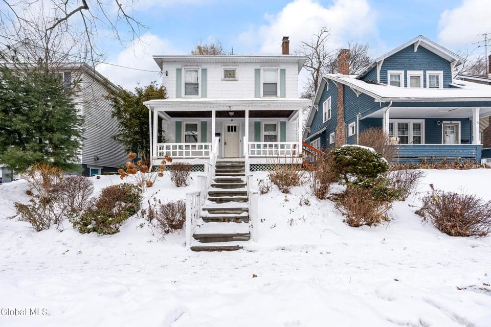18 Fairlawn Avenue, photo 1
