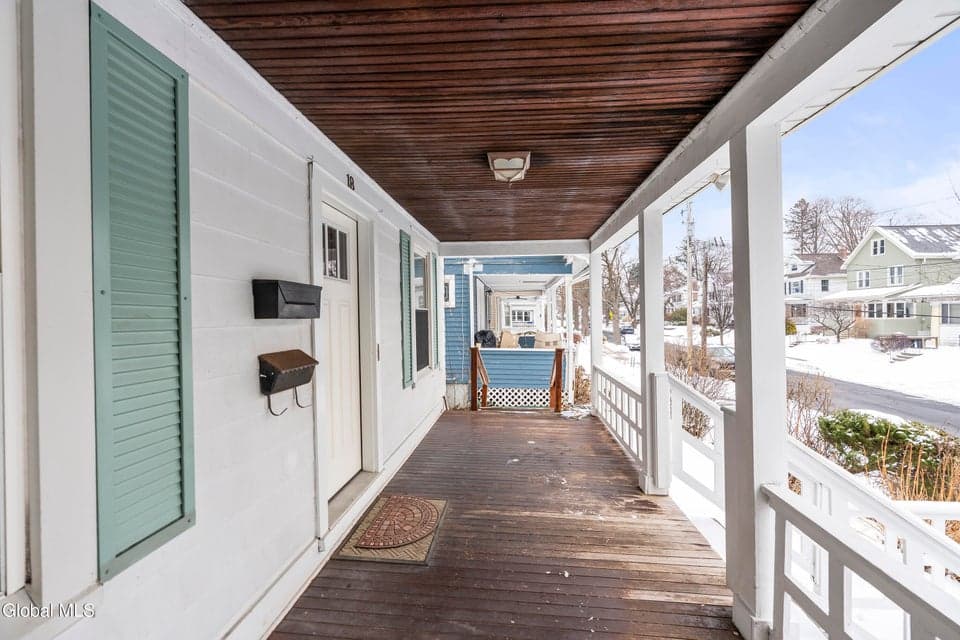 18 Fairlawn Avenue, photo 2
