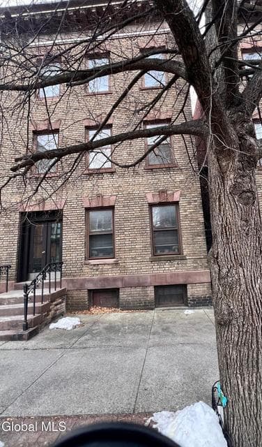 371 Hudson Avenue, photo 1