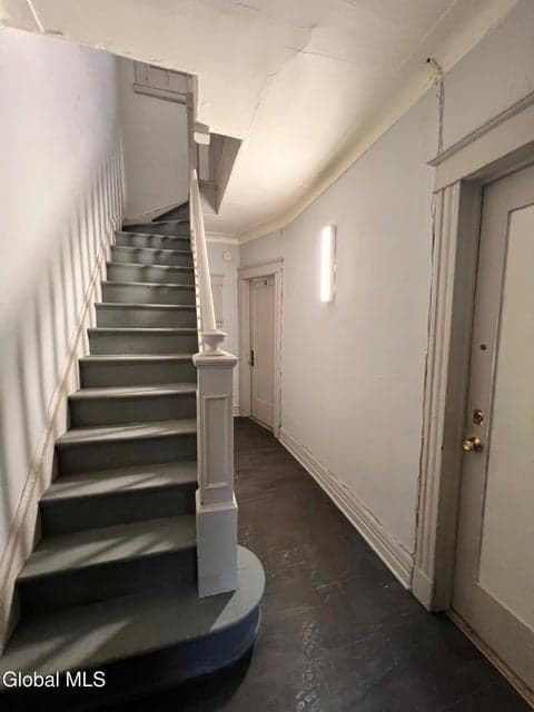 371 Hudson Avenue, photo 2