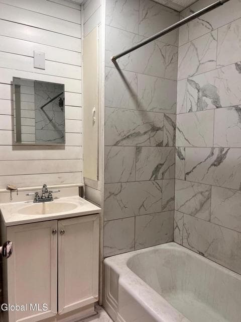 371 Hudson Avenue, photo 4