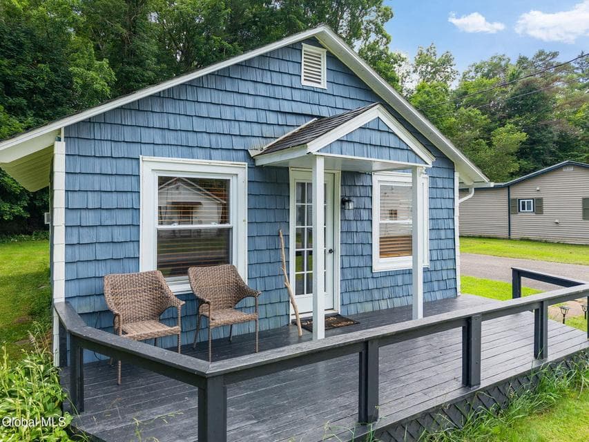 234 Lake Shore Drive North, photo 3
