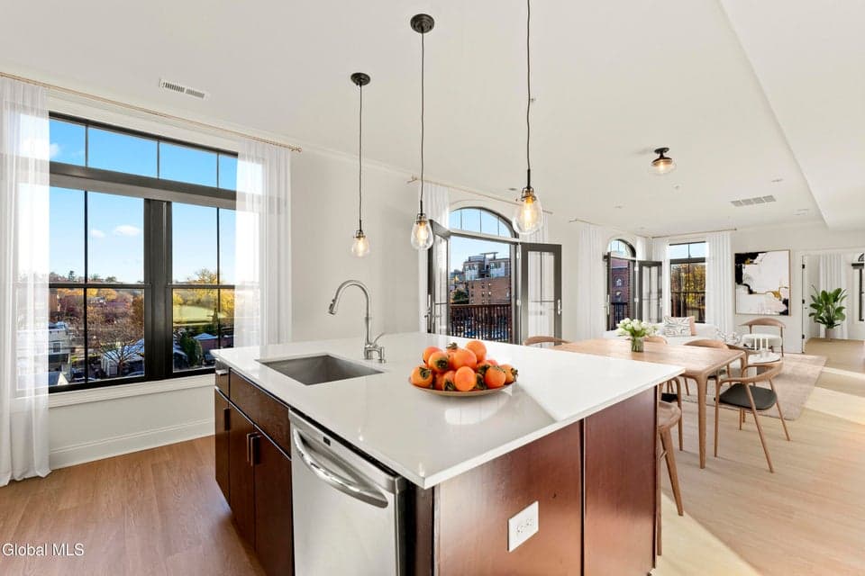 30 Lake Avenue, photo 3