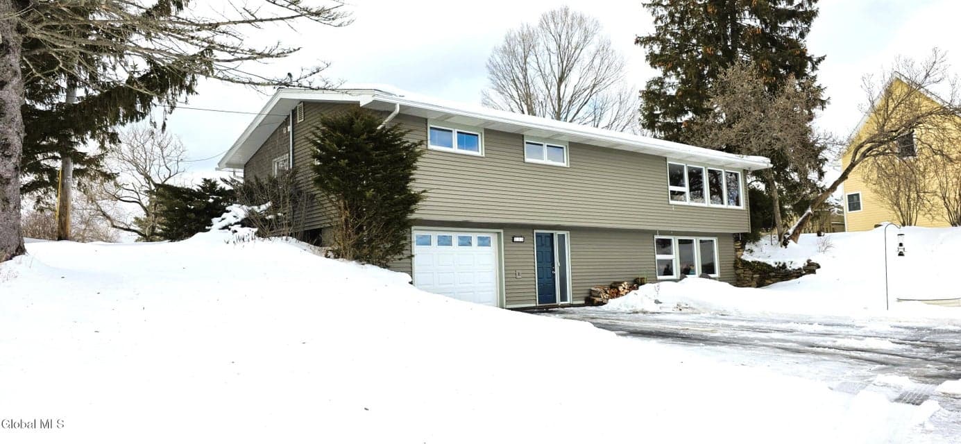 133 Lakeside Drive, photo 1