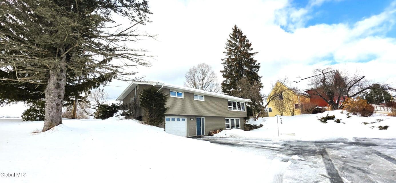 133 Lakeside Drive, photo 2
