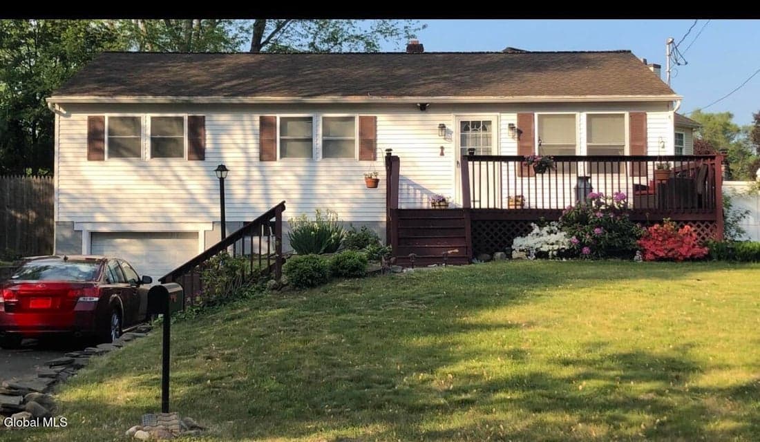 1 Victor Drive, photo 1