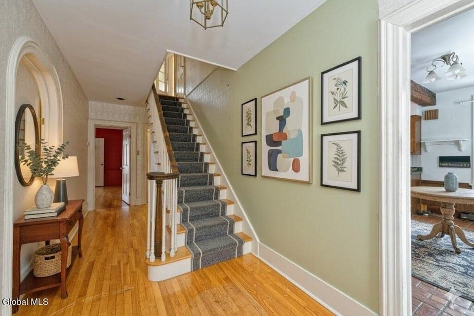 3 Groesbeck Place, photo 3