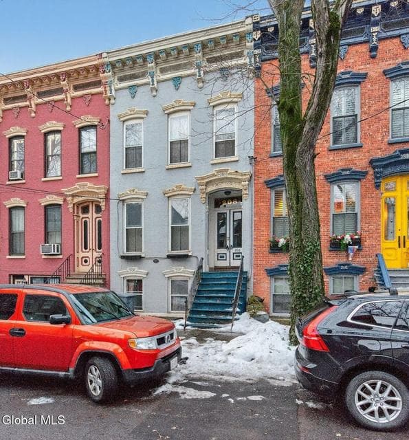 208 Elm Street, photo 1