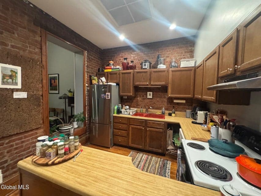 208 Elm Street, photo 4