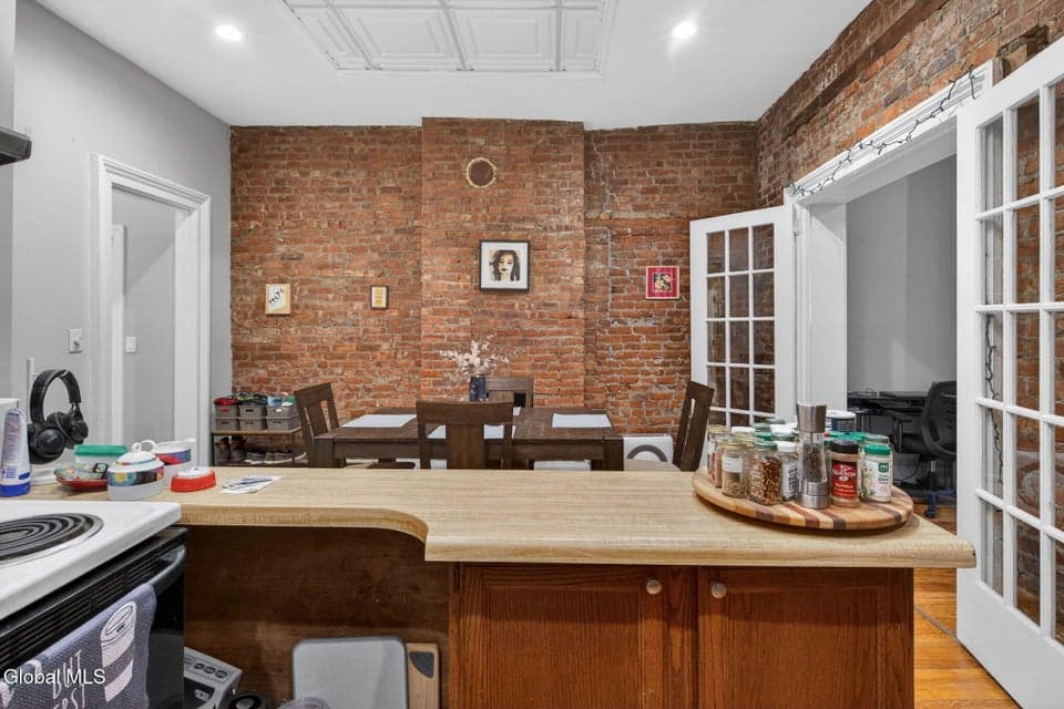 208 Elm Street, photo 5
