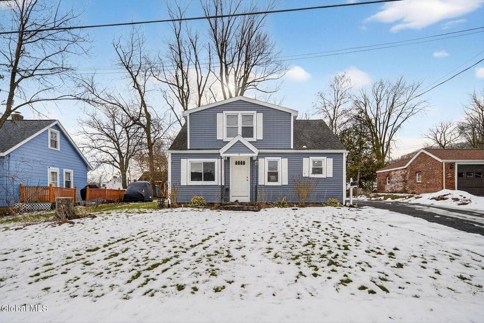 8 Hudson Ave W, photo 1