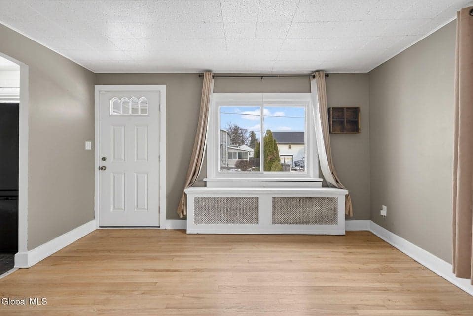 8 Hudson Ave W, photo 2