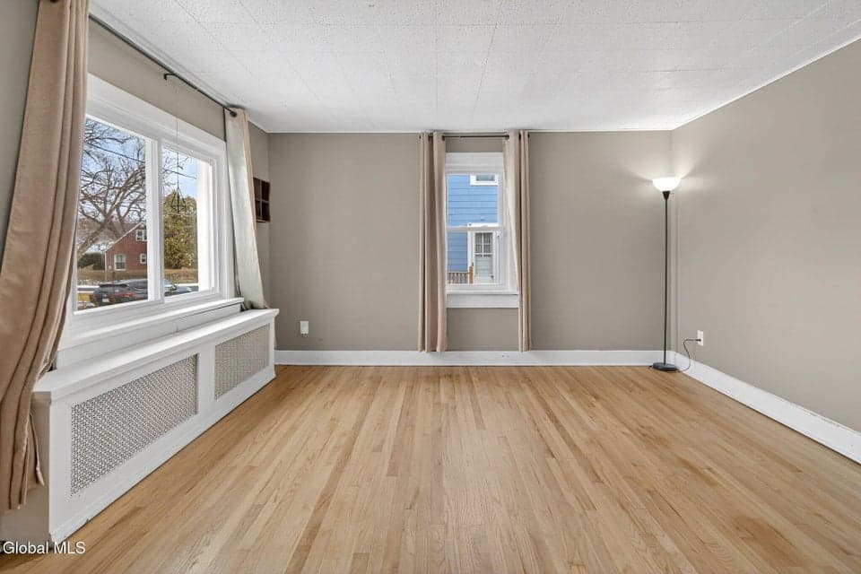 8 Hudson Ave W, photo 3