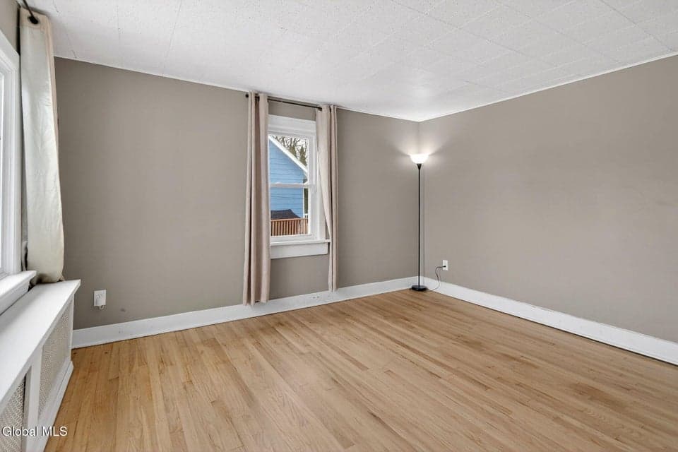 8 Hudson Ave W, photo 4