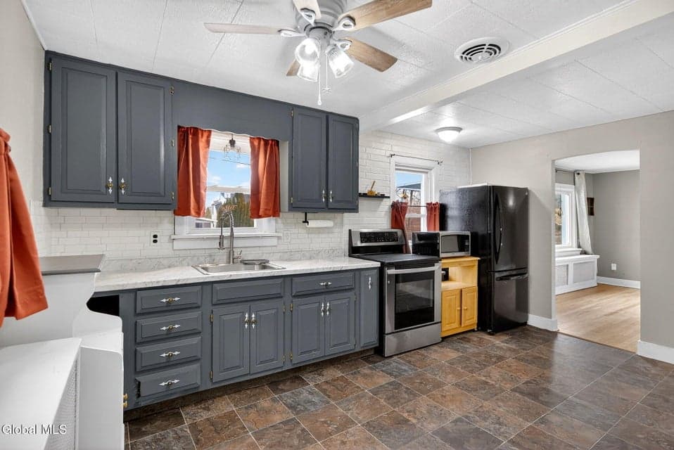 8 Hudson Ave W, photo 5