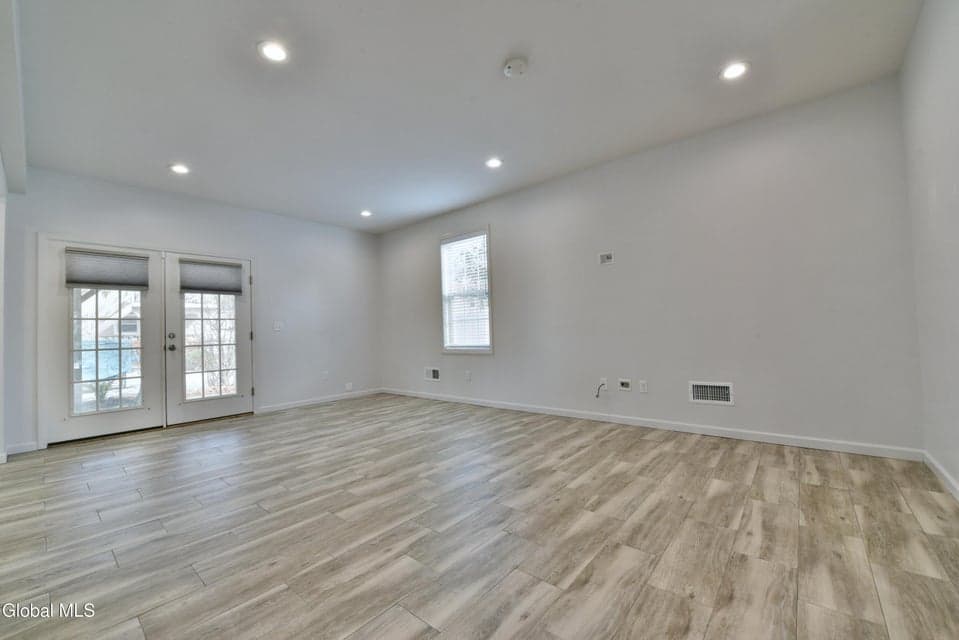 74 Green Island Avenue, photo 4