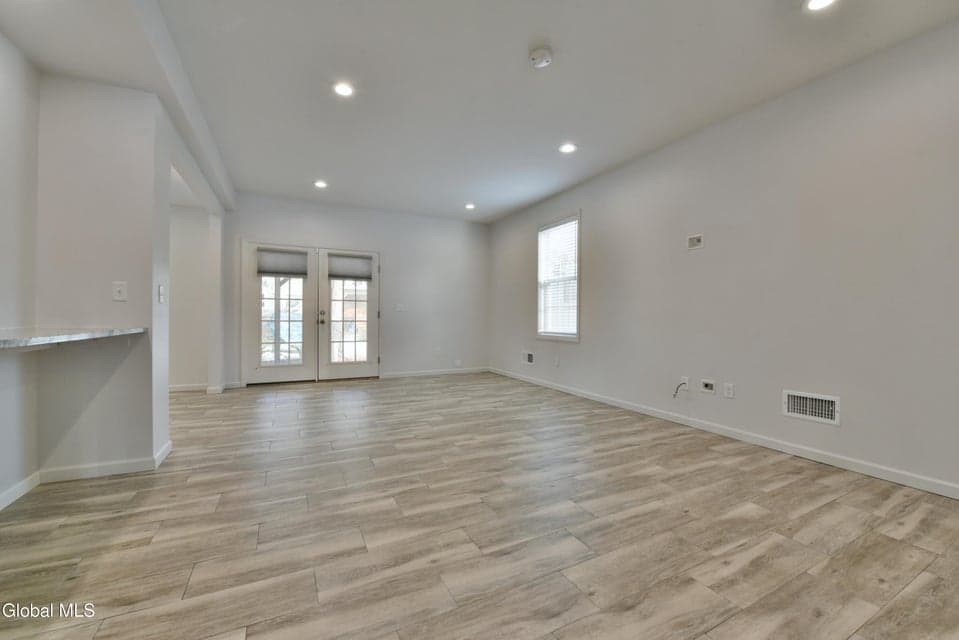 74 Green Island Avenue, photo 5