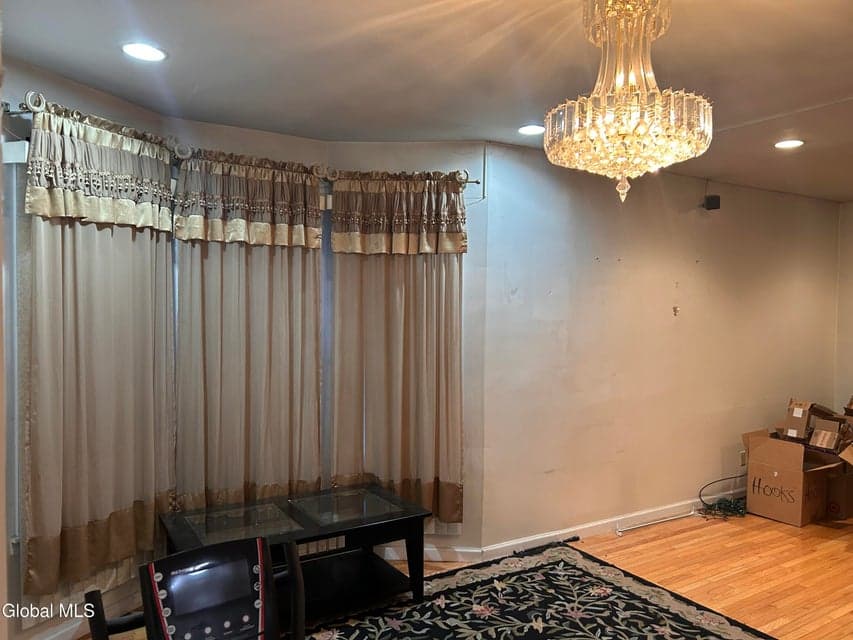 42 Kelton Avenue, photo 3