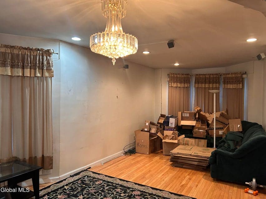 42 Kelton Avenue, photo 4