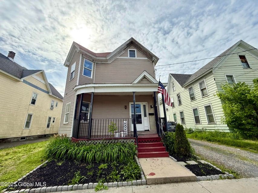 243 N Perry Street, photo 1