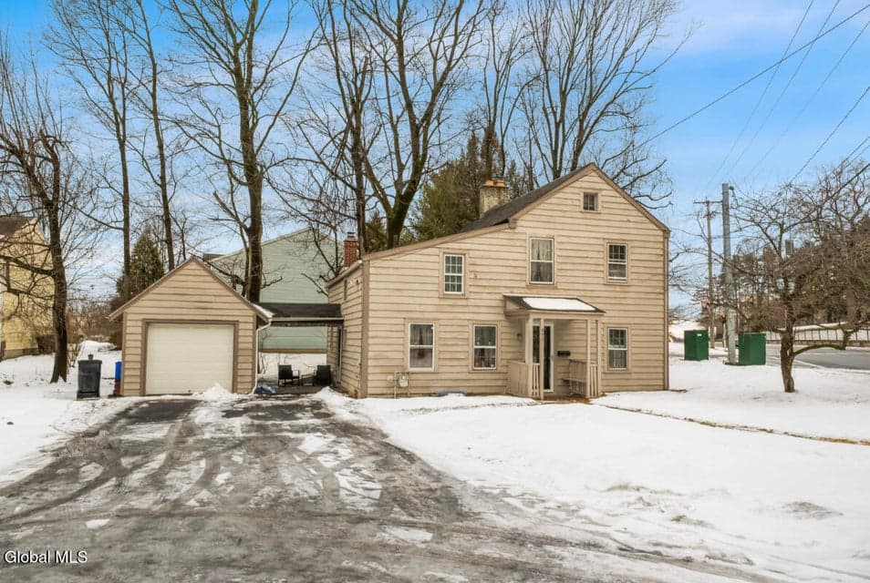 456 Pawling Avenue, photo 4
