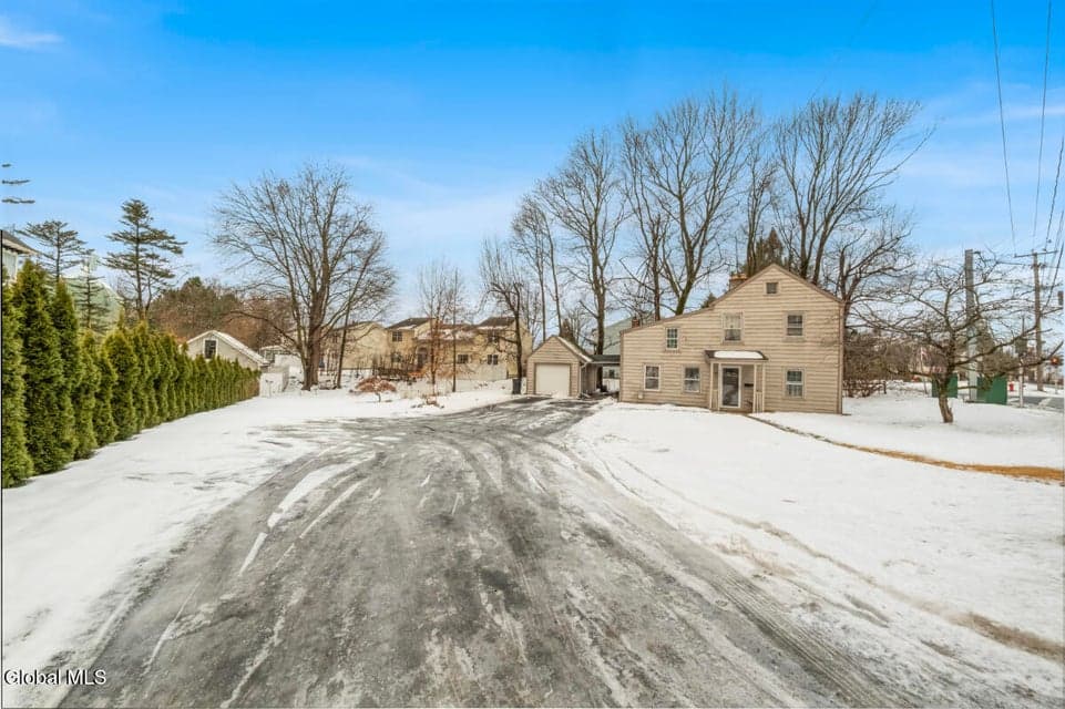 456 Pawling Avenue, photo 3