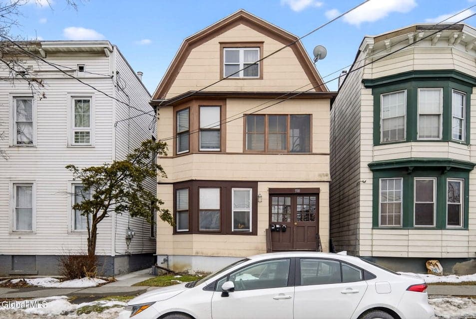 558 Washington Avenue, photo 1