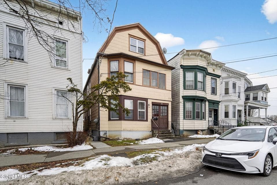 558 Washington Avenue, photo 2