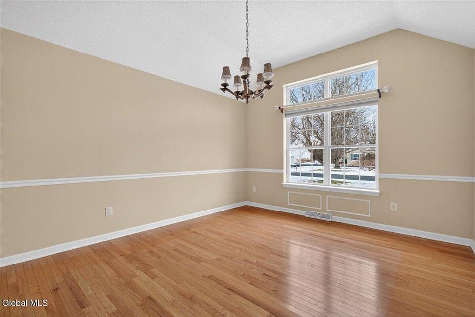 8 Danbury Court, photo 3