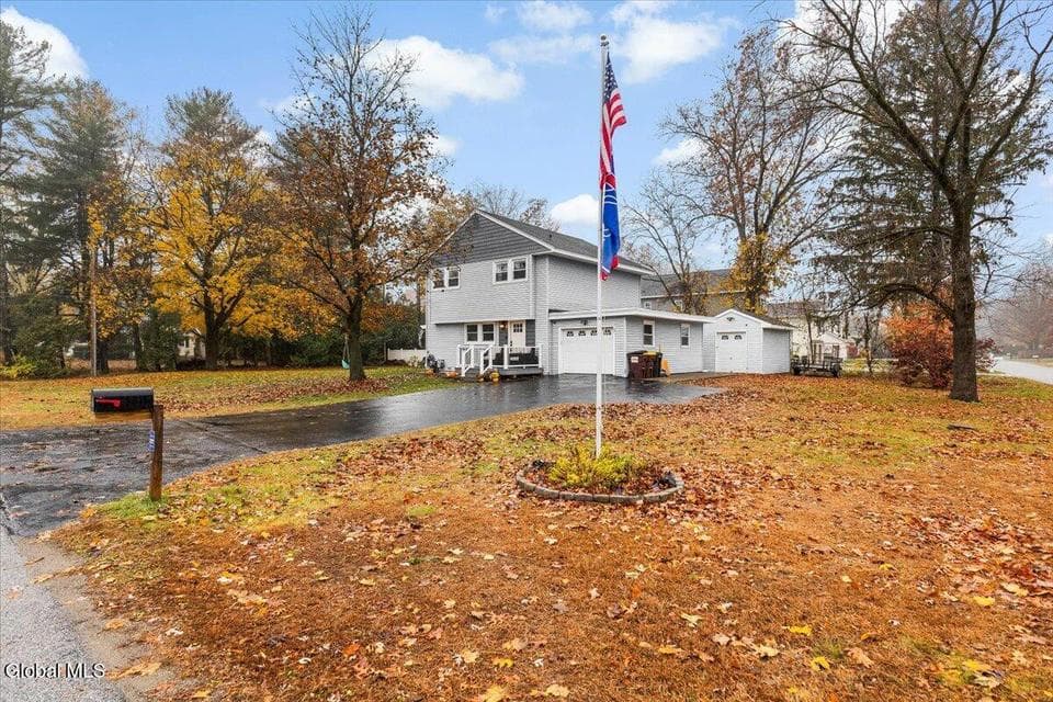 7 Maplewood Parkway, photo 1