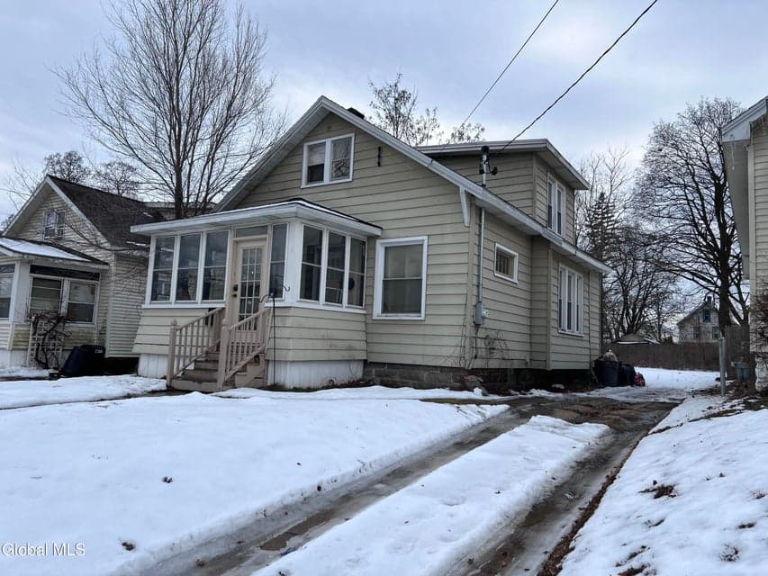 710 Ontario Street, photo 1