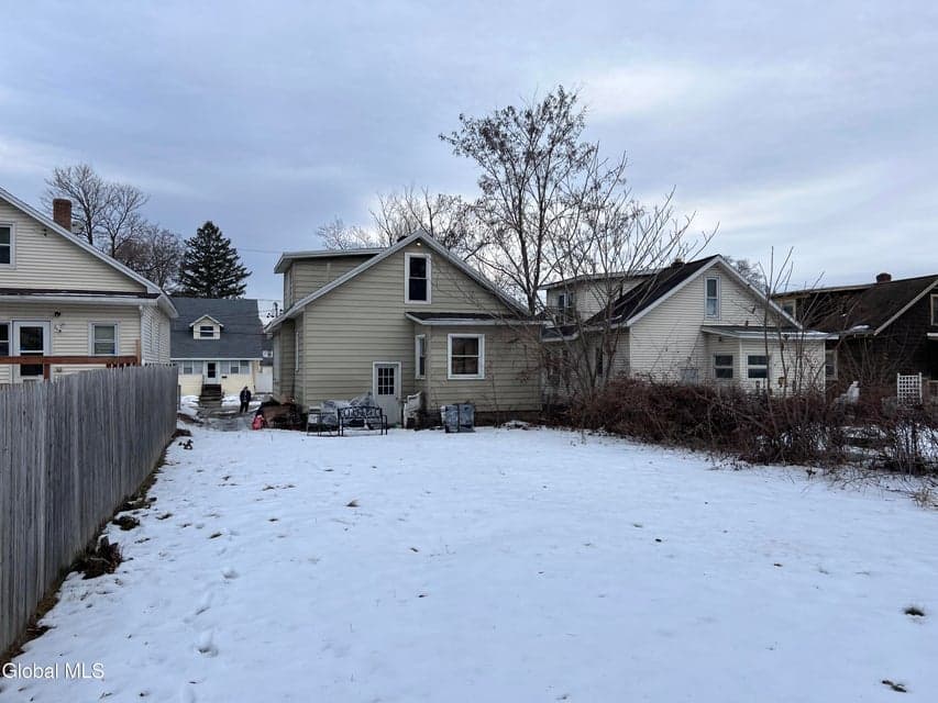 710 Ontario Street, photo 3