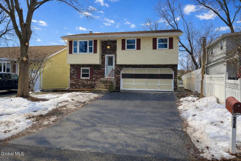 238 Ward Avenue, photo 2
