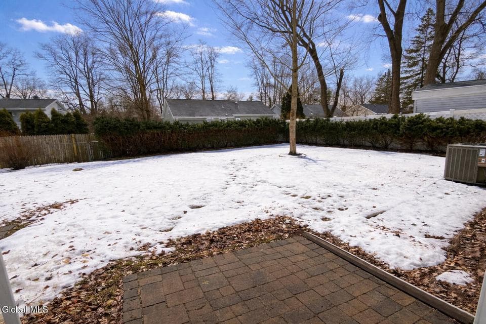 238 Ward Avenue, photo 4