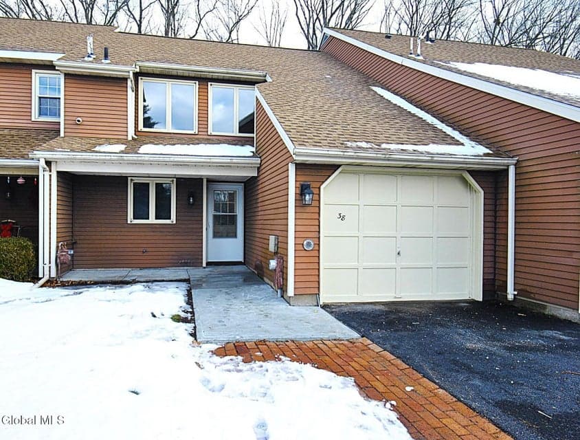 38 Commonwealth Drive, photo 1