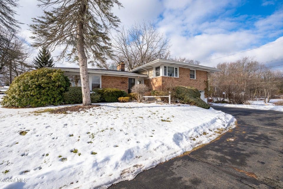 10 Campus View Drive, photo 1