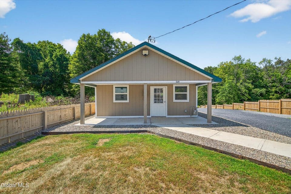 549 Lower Allen Street, photo 1