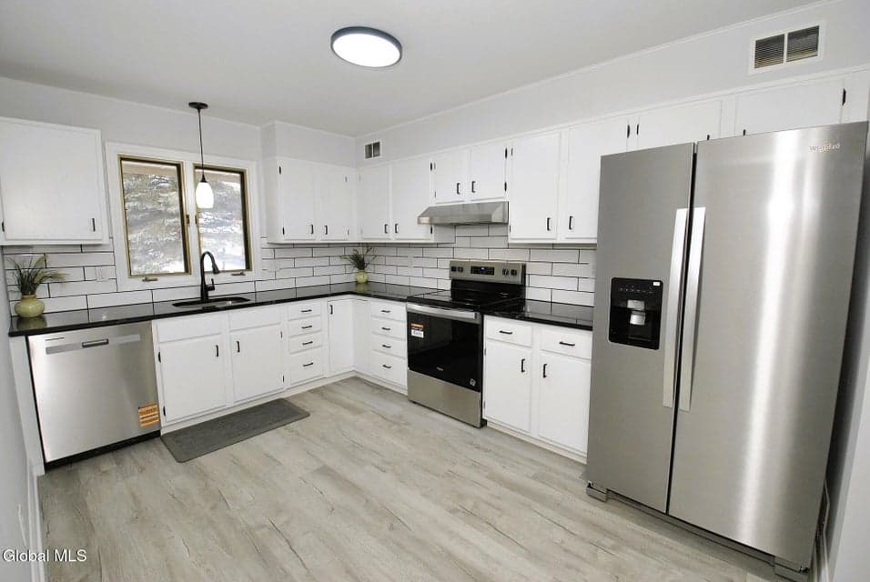 38 Commonwealth Drive, photo 5
