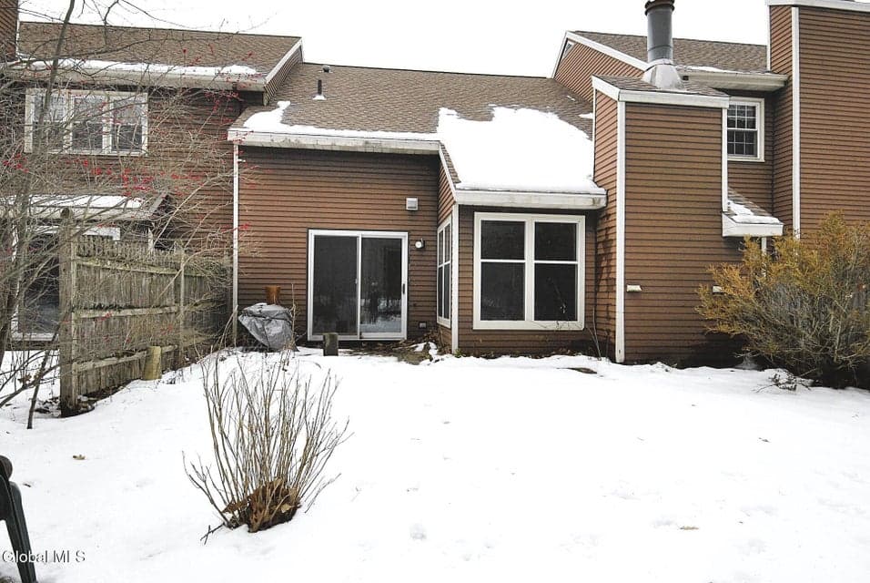 38 Commonwealth Drive, photo 2