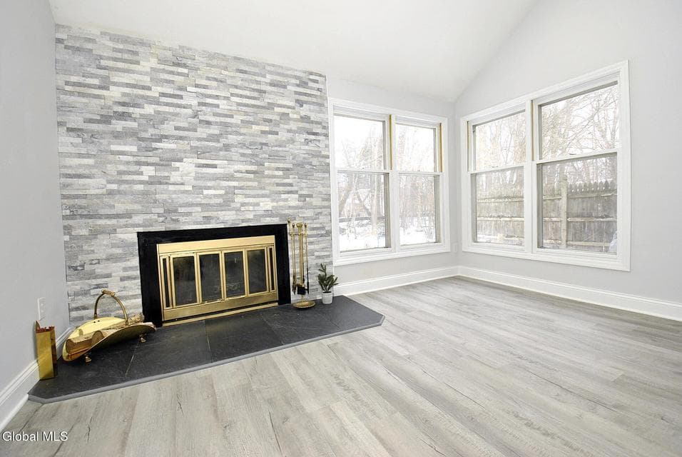 38 Commonwealth Drive, photo 4
