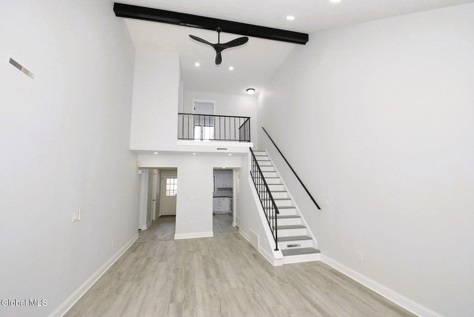 38 Commonwealth Drive, photo 3